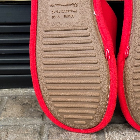 Dearfoams Christmas Red Santa Slippers w/Gold Bells Unisex SZ W 11-12; M 9-10 - Picture 14 of 16